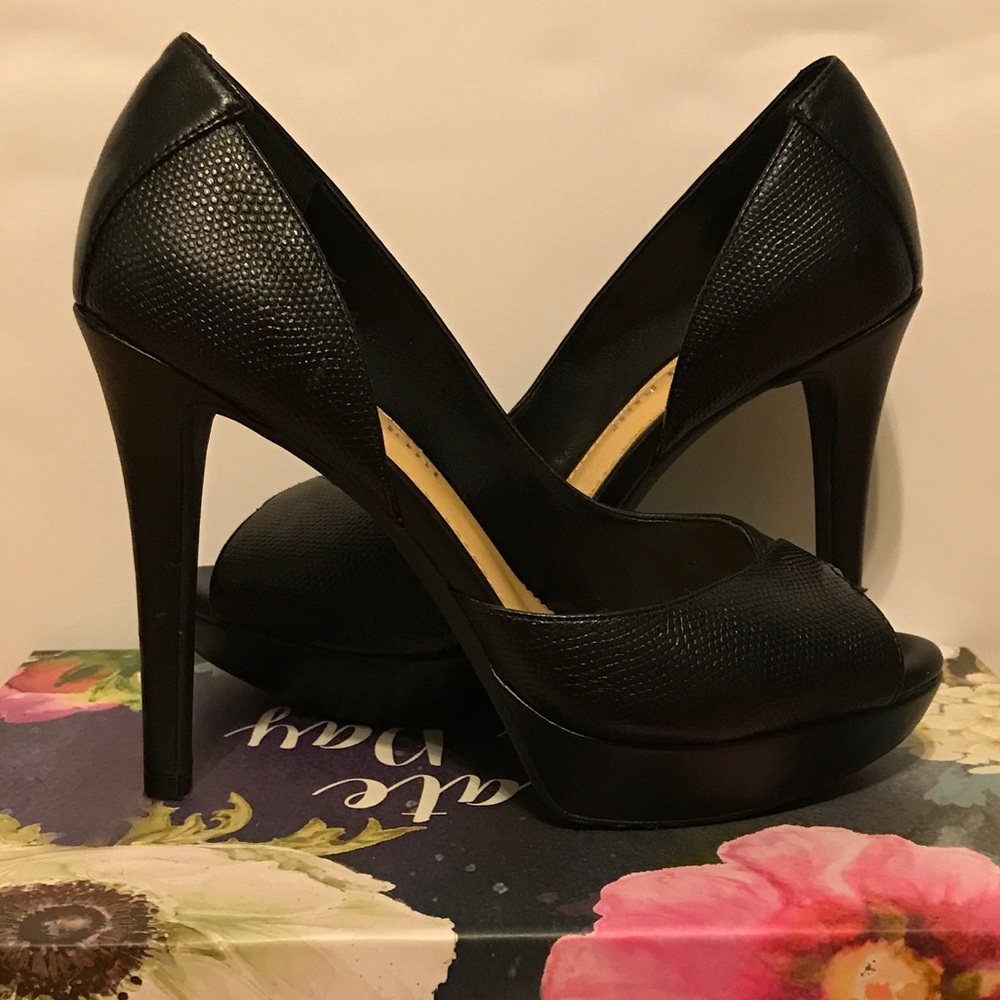 Gianni Bini peep toe platform